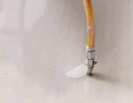红古瓷砖空鼓维修公司专业解答在瓷砖铺贴过程中，如果使用的砂料过粗（如全部使用了粗砂），可能会导致以下问题